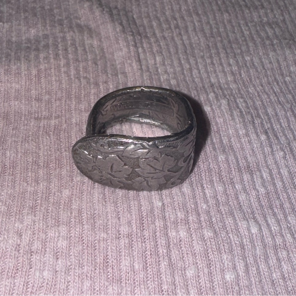 Leaf spoon ring